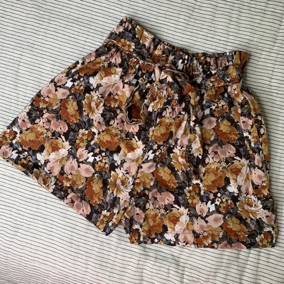 Floral Shorts - Picture 2 of 3